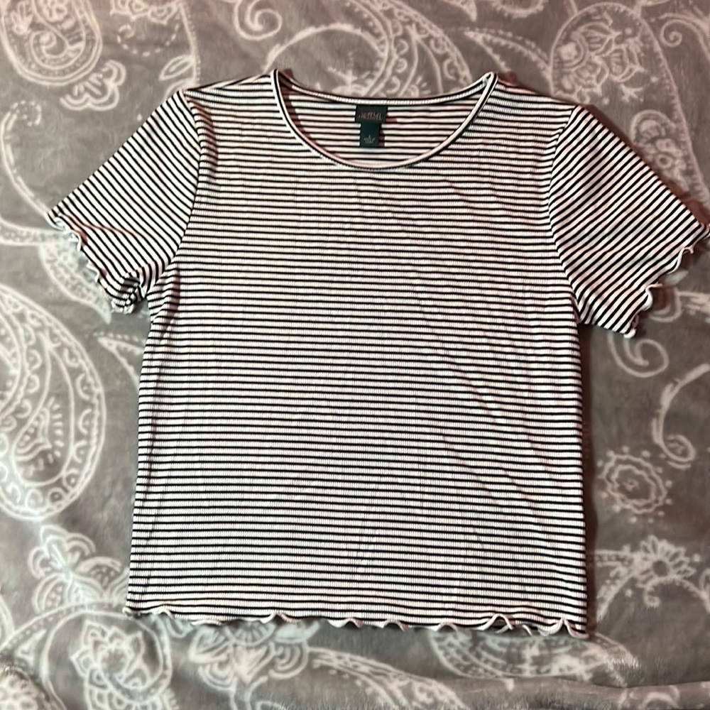 Stripped short sleeve shirt!